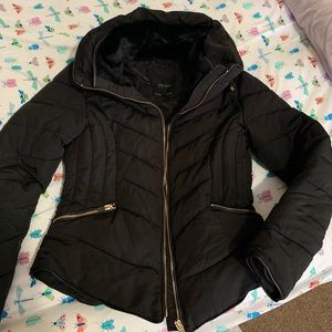 Size small black women’s Zara puffer